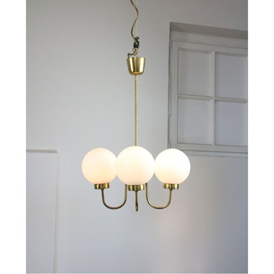 Image 1 of Lustre en laiton et verre opalin du Mid Century