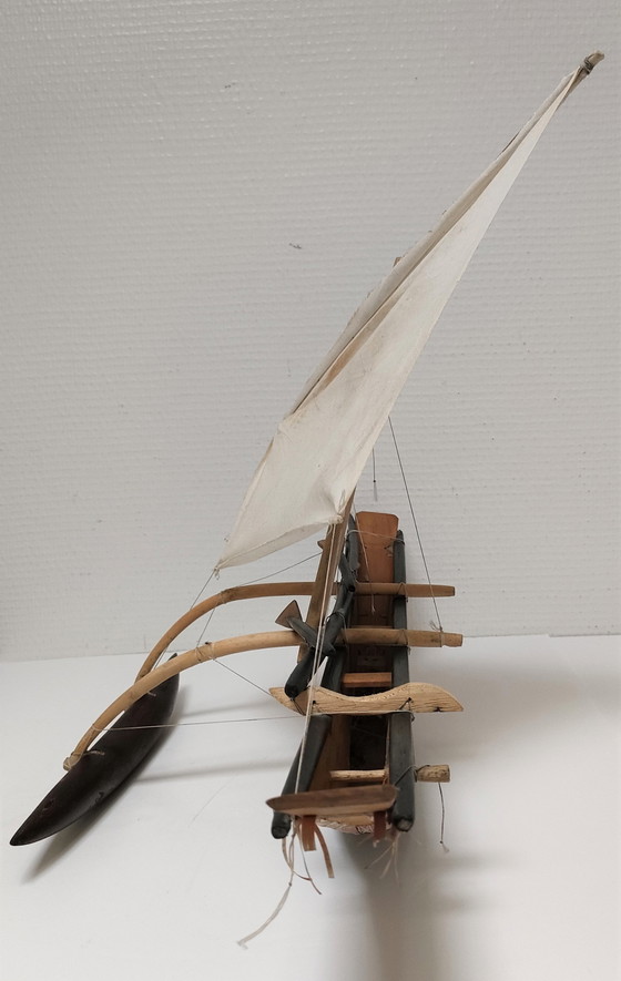 Image 1 of Pirogue Bois Balancier Années 80