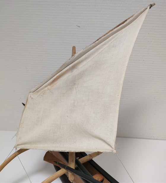 Image 1 of Pirogue Bois Balancier Années 80