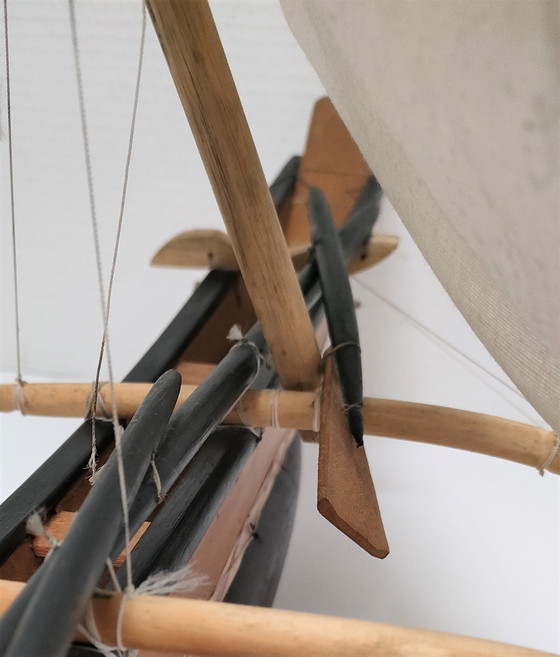 Image 1 of Pirogue Bois Balancier Années 80