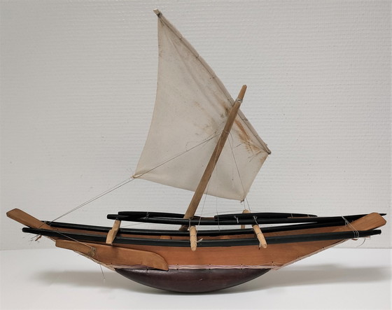Image 1 of Pirogue Bois Balancier Années 80
