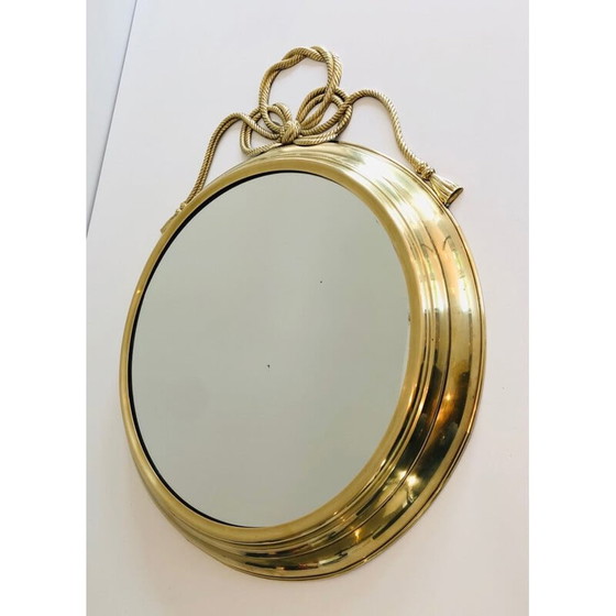 Image 1 of Miroir décoratif ovale en laiton avec noeud torsadé, France 1970