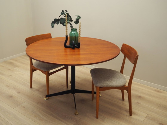 Image 1 of Table ronde en teck, Design italien, 1970S, Production : Italie