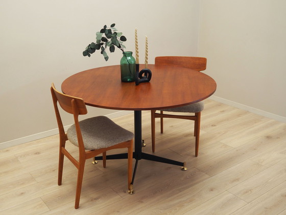 Image 1 of Table ronde en teck, Design italien, 1970S, Production : Italie