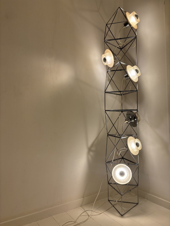 Image 1 of Lampadaire sculptural en Poliedra par Felice Ragazzo pour Guzzini, Italie, années 1970