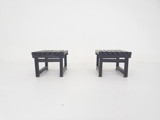 Image 1 of Ensemble de 2 tables d'appoint ou tables de nuit en bois brun foncé, années 1970