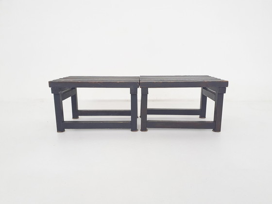 Image 1 of Ensemble de 2 tables d'appoint ou tables de nuit en bois brun foncé, années 1970