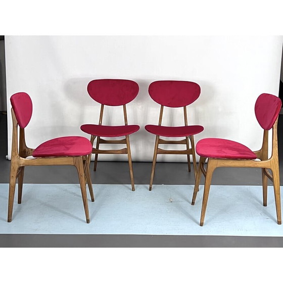 Image 1 of Ensemble de 4 chaises de salle à manger en velours rouge et bois du milieu du siècle, Italie années 1950