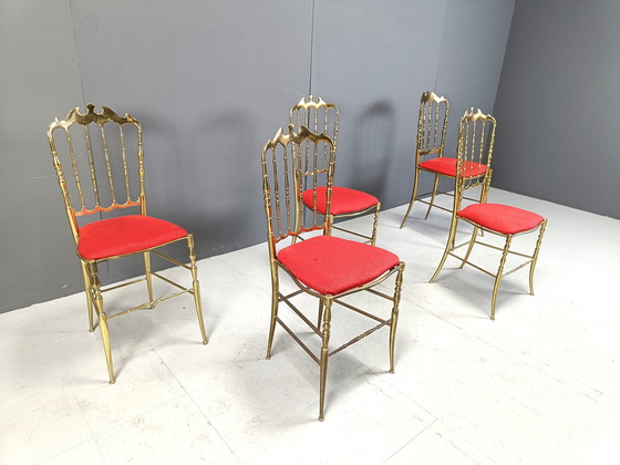 Image 1 of Ensemble de 5 chaises Chiavari en laiton, 1960S