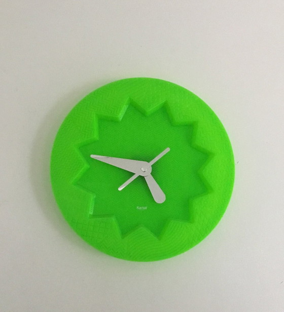 Image 1 of Horloge Kartell vert fluo