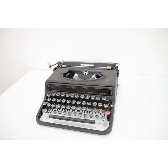Image 1 of Machine à écrire vintage en plastique chromé pour Olivetti, Italie 1946