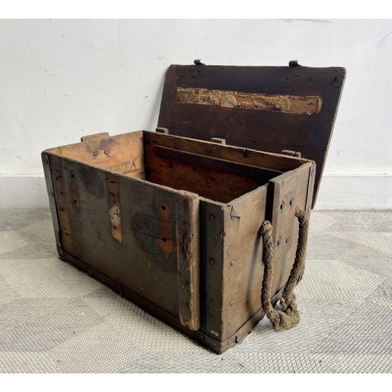 Coffre à munitions vintage en bois avec couvercle et poignées en corde, 1940 – Armoires de rangement, Wood (photo 7 of 8)