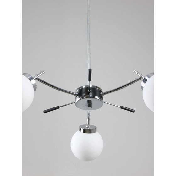 Image 1 of Lustre vintage en chrome et verre opalin, Italie