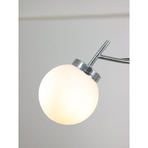 Image 1 of Lustre vintage en chrome et verre opalin, Italie
