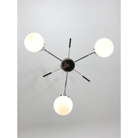 Image 1 of Lustre vintage en chrome et verre opalin, Italie