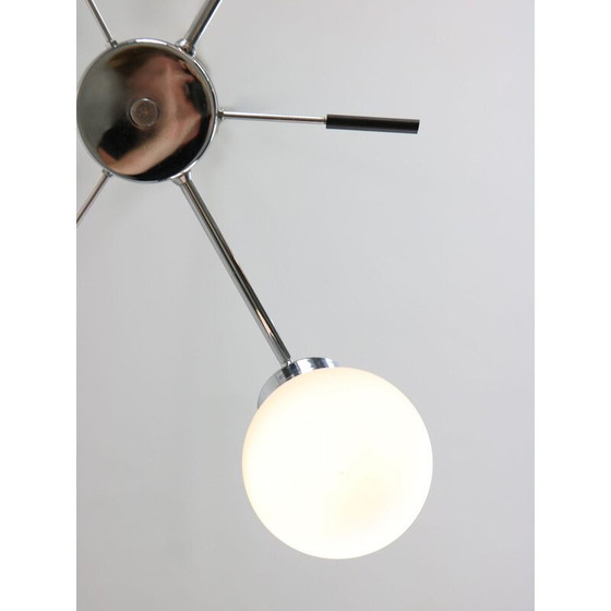 Image 1 of Lustre vintage en chrome et verre opalin, Italie