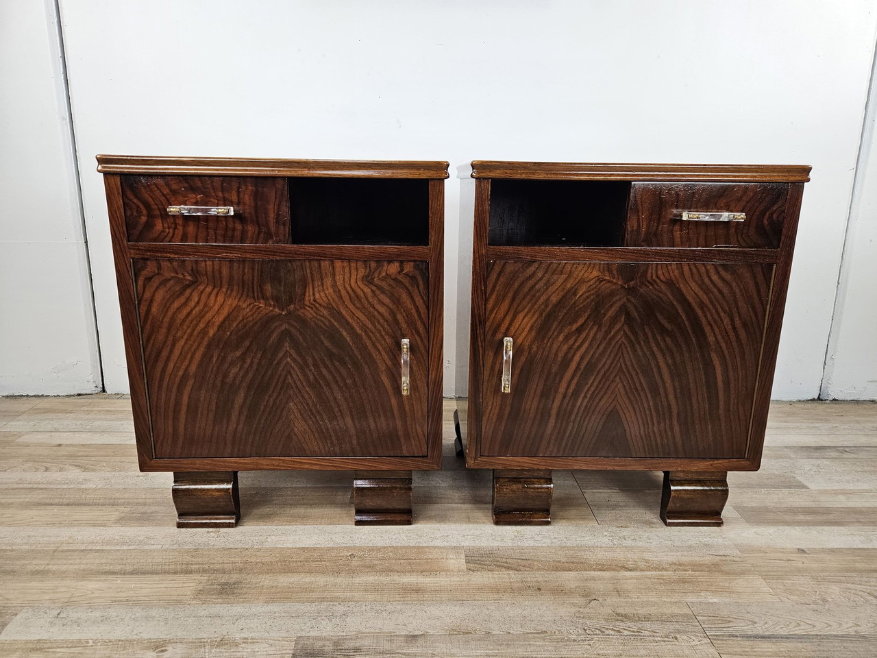 Tables de chevet Art Decò en bruyère et laiton | €750 | Whoppah