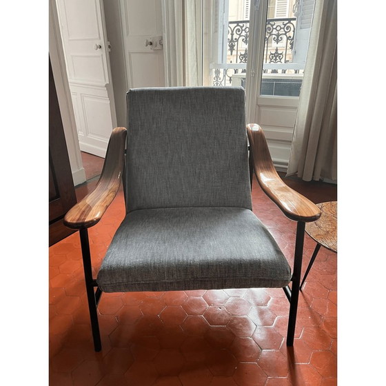 Image 1 of Fauteuil vintage avec accoudoir en noyer