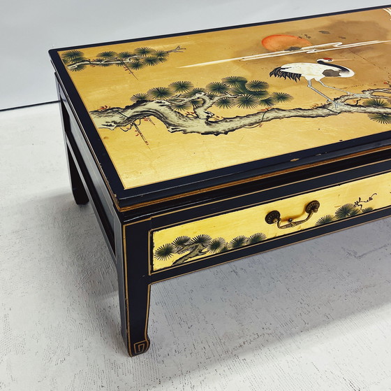 Image 1 of Table basse chinoise en or