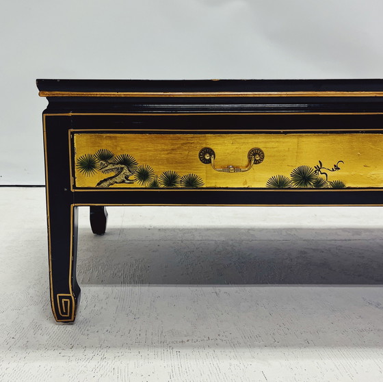 Image 1 of Table basse chinoise en or