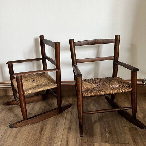 Image 1 of Paire de chaises à bascule vintage pour enfants en bois et paille