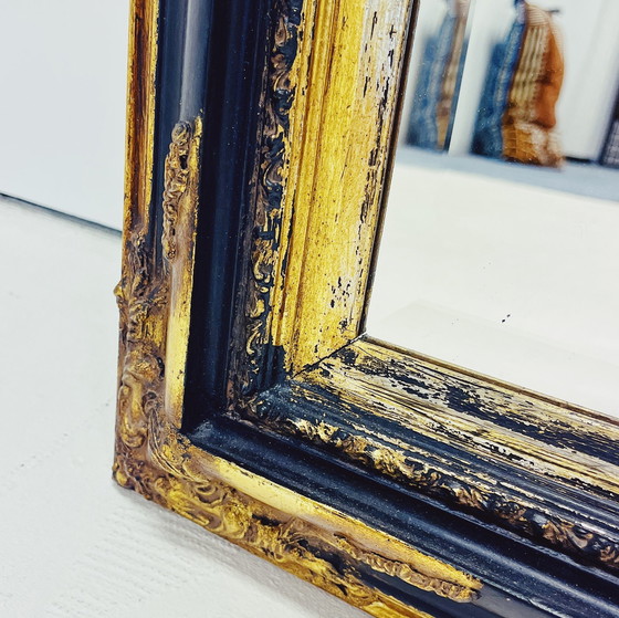 Image 1 of Miroir baroque avec cadre en bois décoratif.