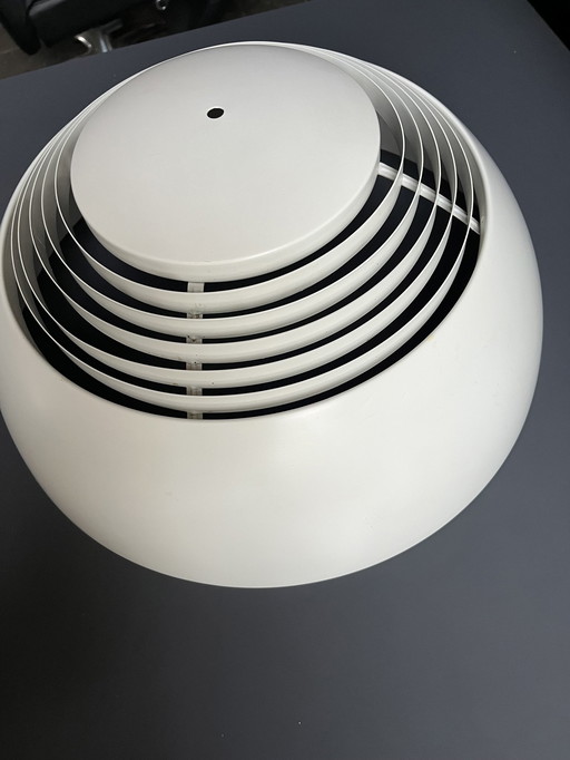 Lampe suspendue Arne Jacobsen, design des années 1960. Blanc .