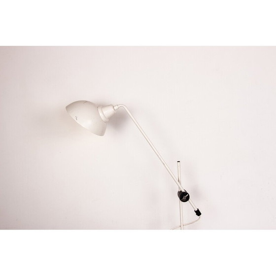 Image 1 of Lampe de bureau vintage inclinable en métal blanc et acier, France 1960