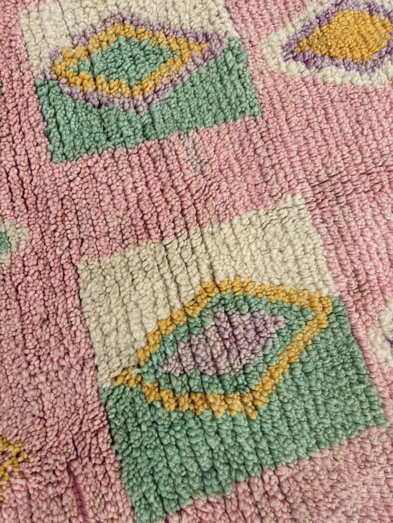 Image 1 of Tapis en laine Boujad rose du Maroc