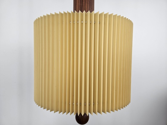 Image 1 of Lustre de style scandinave en métal et papier plissé des années 70