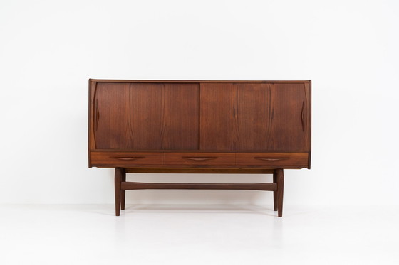 Image 1 of Buffet haut en teck par Jensen & Mølholm (Danemark, années 1960).