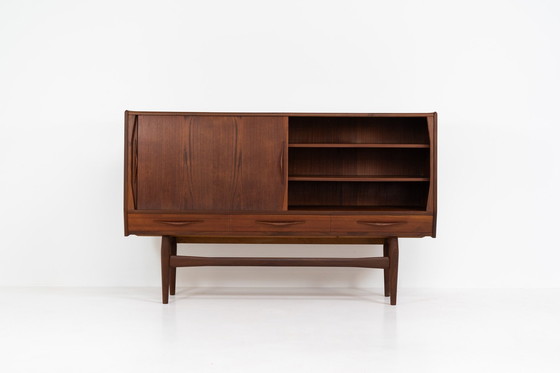 Image 1 of Buffet haut en teck par Jensen & Mølholm (Danemark, années 1960).