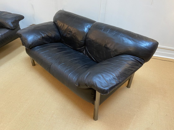 Image 1 of Paire De Canapés En Cuir Noir Édités Par Poltrona Frau, Circa 1980/1990.