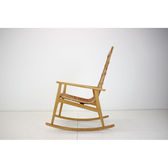 Image 1 of Chaises à bascule en rotin du milieu du siècle, Tchécoslovaquie années 1960