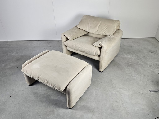 Fauteuil Cassina avec pouf, cuir Alcantara crème