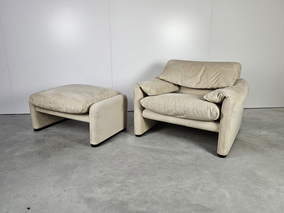 Image 1 of Fauteuil Cassina avec pouf, cuir Alcantara crème