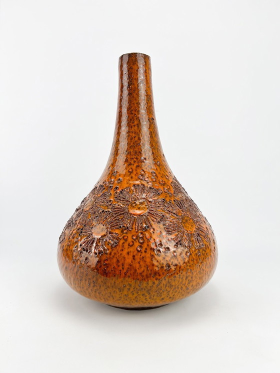 Image 1 of Elisabeth Vandeweghe - Perignem - Vase avec décor de fleurs - Céramique émaillée - Orange