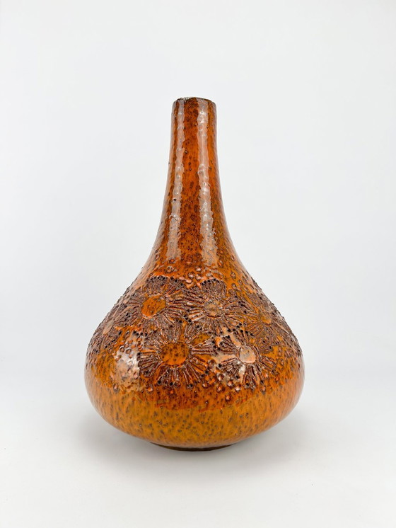 Image 1 of Elisabeth Vandeweghe - Perignem - Vase avec décor de fleurs - Céramique émaillée - Orange