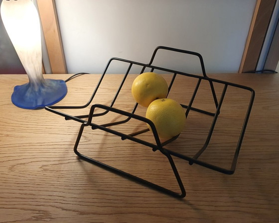 Image 1 of Bol à fruits vintage en métal avec fil métallique noir