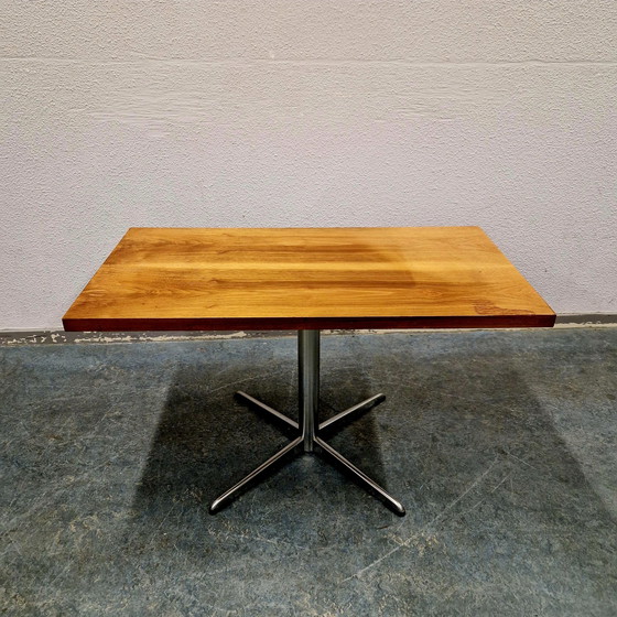 Image 1 of Table d'appoint pivotante des années 60 Table TV vintage