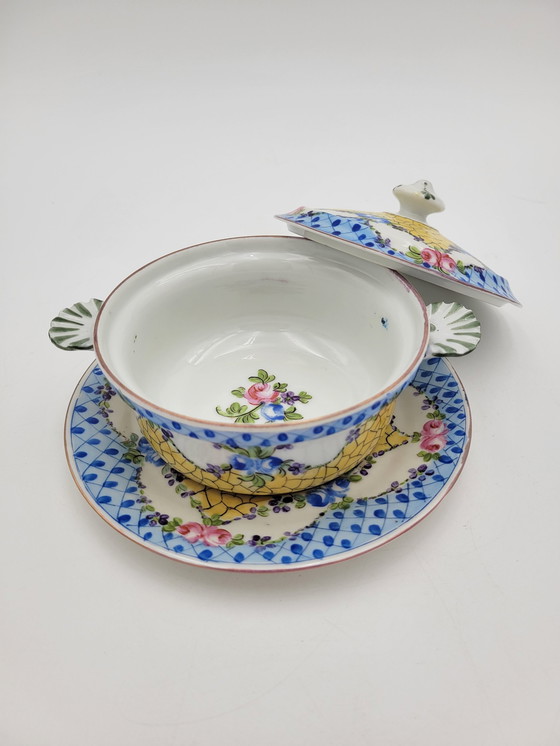 Image 1 of Bouillon Et Son Présentoir En Porcelaine