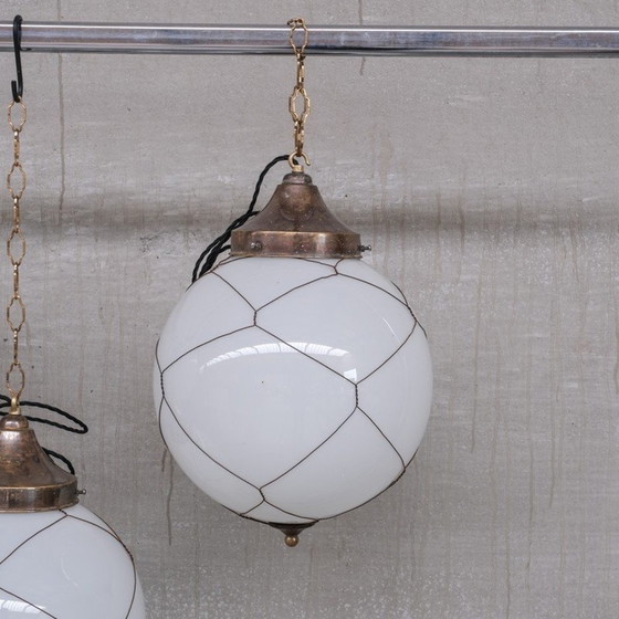 Image 1 of Lampes suspendues à cage en opaline et laiton, Hollande, années 1950