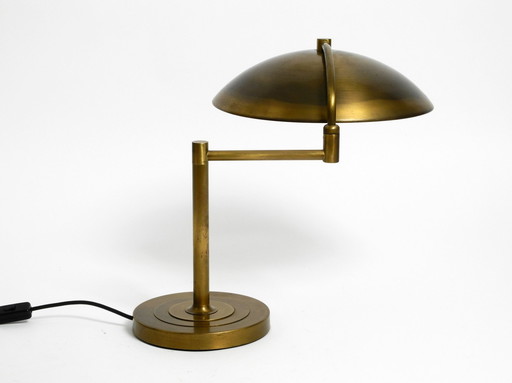 Magnifique lampe de table en laiton de style Mid Century avec articulation pivotante