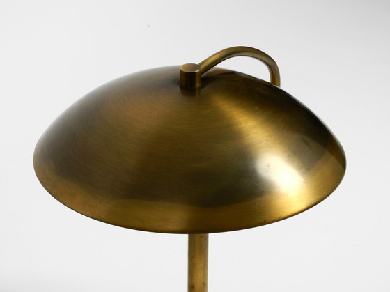 Image 1 of Magnifique lampe de table en laiton de style Mid Century avec articulation pivotante