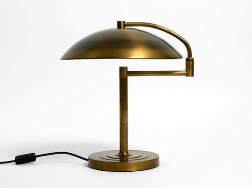 Magnifique lampe de table en laiton de style Mid Century avec articulation pivotante