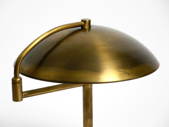 Image 1 of Magnifique lampe de table en laiton de style Mid Century avec articulation pivotante