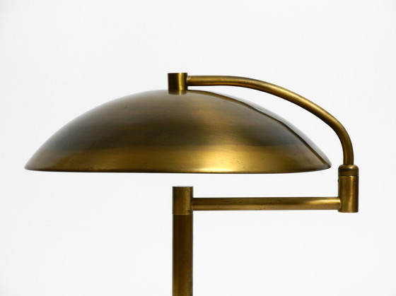 Image 1 of Magnifique lampe de table en laiton de style Mid Century avec articulation pivotante