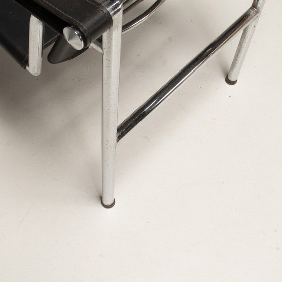 Image 1 of Fauteuil vintage en acier par Le Corbusier, Pierre Jeanneret et Charlotte Perriand pour Cassina, 1965