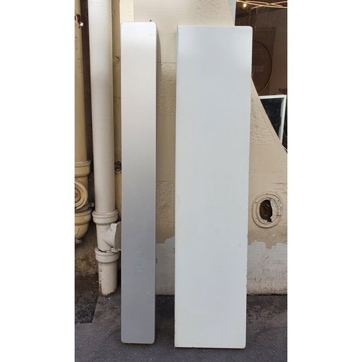 Paire d'étagères vintage en métal laqué blanc et acier inoxydable, sélectionnées par Charlotte Perriand, 1965