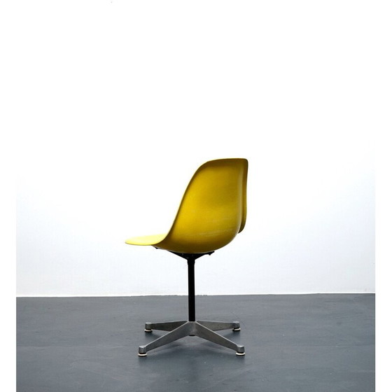Image 1 of Chaise vintage en fibre de verre jaune par Charles et Ray Eames pour Herman Miller, Allemagne 1960